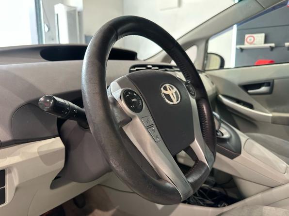 Toyota Prius III (XW30) с пробегом 2010 года, цена 1 059 000 рублей, 282600 км, лифтбек, Автокод Объявления