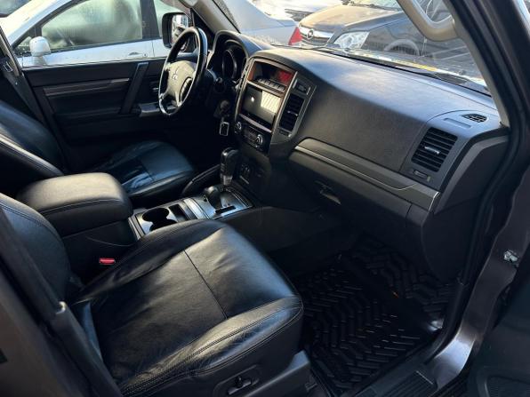 Mitsubishi Pajero IV Рестайлинг 2 с пробегом 2015 года, цена 1 850 000 рублей, 239406 км, внедорожник, Автокод Объявления