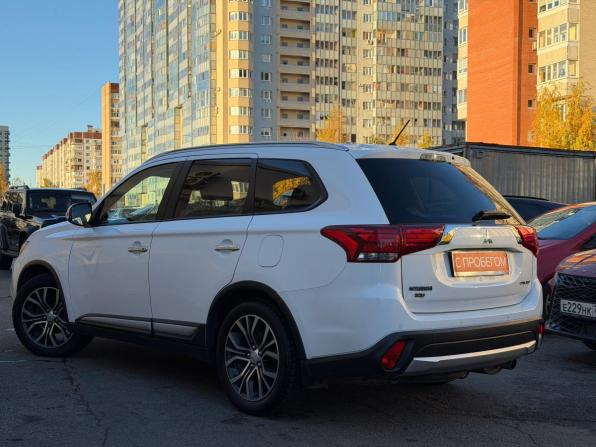 Mitsubishi Outlander III Рестайлинг 2 с пробегом 2015 года, цена 1 649 000 рублей, 193700 км, внедорожник, Автокод Объявления