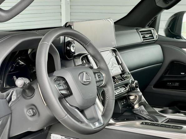 Lexus LX IV с пробегом 2024 года, цена 20 350 000 рублей, 18 км, внедорожник, Автокод Объявления