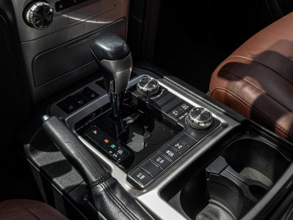Toyota Land Cruiser 200 Series Рестайлинг 2 с пробегом 2015 года, цена 4 995 000 рублей, 230140 км, внедорожник, Автокод Объявления