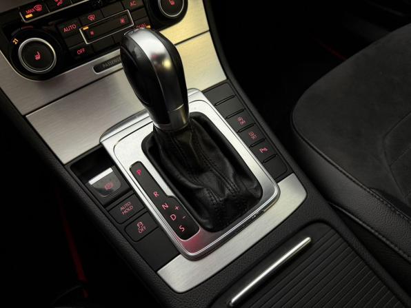 Volkswagen Passat B7 с пробегом 2010 года, цена 1 030 000 рублей, 298030 км, универсал, Автокод Объявления