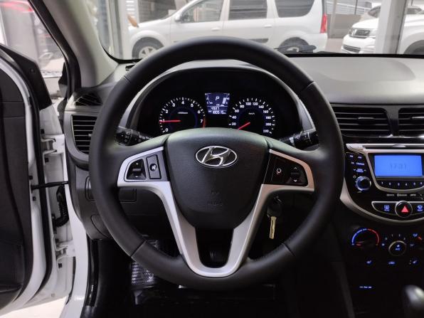 Hyundai Solaris I с пробегом 2013 года, цена 850 000 рублей, 180560 км, седан, Автокод Объявления