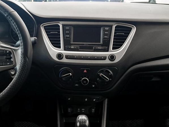 Hyundai Solaris II с пробегом 2017 года, цена 880 000 рублей, 243769 км, седан, Автокод Объявления