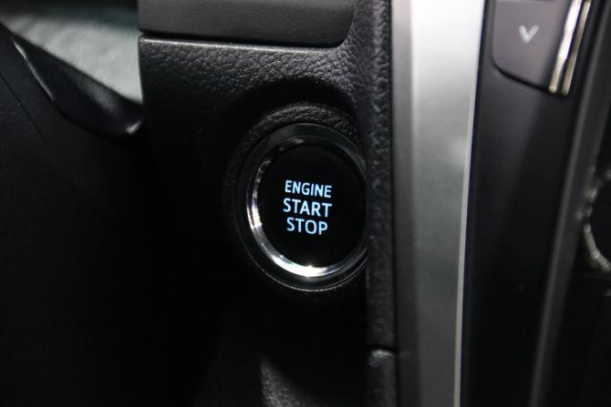 Toyota Camry VII (XV50) Рестайлинг 2 с пробегом 2017 года, цена 1 445 450 рублей, 519752 км, седан, Автокод Объявления