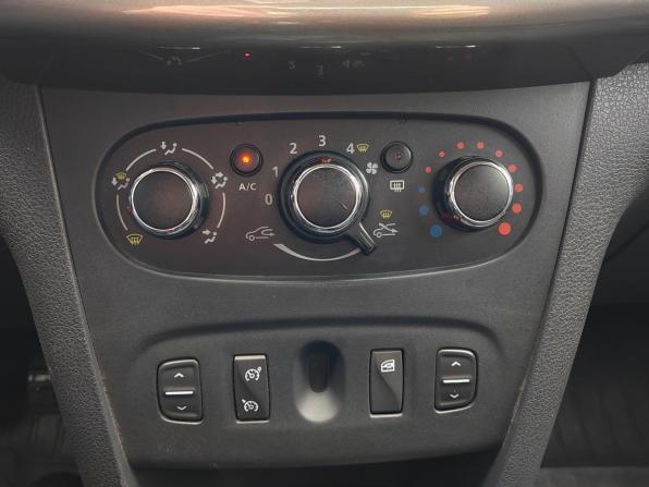 Renault Logan II с пробегом 2015 года, цена 695 000 рублей, 175215 км, седан, Автокод Объявления