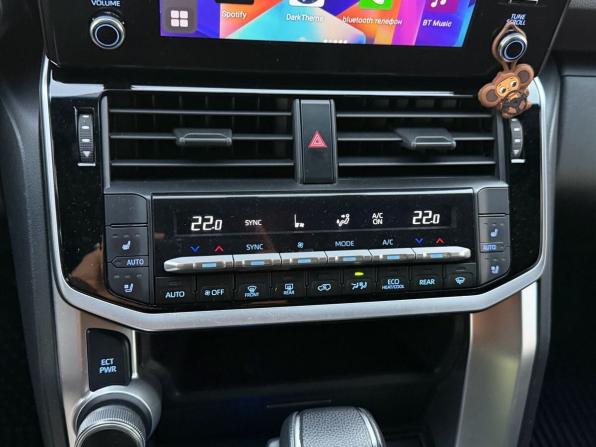 Toyota Land Cruiser 300 Series с пробегом 2022 года, цена 8 990 000 рублей, 49899 км, внедорожник, Автокод Объявления