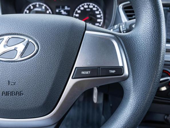 Hyundai Solaris II с пробегом 2018 года, цена 1 295 654 рубля, 65141 км, седан, Автокод Объявления