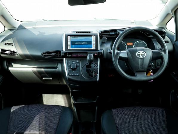 Toyota Wish II Рестайлинг с пробегом 2012 года, цена 1 159 000 рублей, 261257 км, минивэн, Автокод Объявления