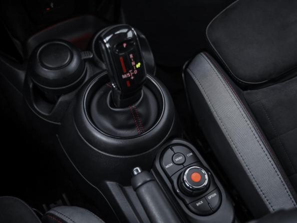 Mini Hatch III (F55/F56) Рестайлинг с пробегом 2020 года, цена 2 749 000 рублей, 127670 км, хэтчбек, Автокод Объявления
