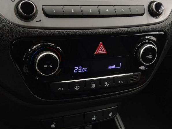 Hyundai Solaris II с пробегом 2018 года, цена 1 340 000 рублей, 50600 км, седан, Автокод Объявления