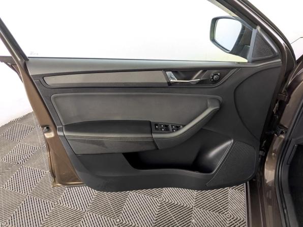 Skoda Rapid II с пробегом 2021 года, цена 1 716 000 рублей, 52946 км, лифтбек, Автокод Объявления