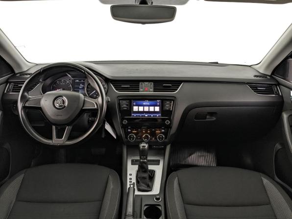 Skoda Octavia III (A7) Рестайлинг с пробегом 2017 года, цена 1 920 000 рублей, 63777 км, лифтбек, Автокод Объявления