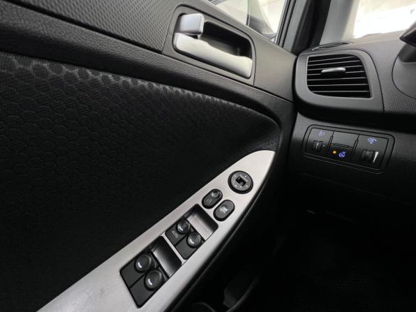 Hyundai Solaris I Рестайлинг с пробегом 2015 года, цена 1 090 000 рублей, 97970 км, хэтчбек, Автокод Объявления