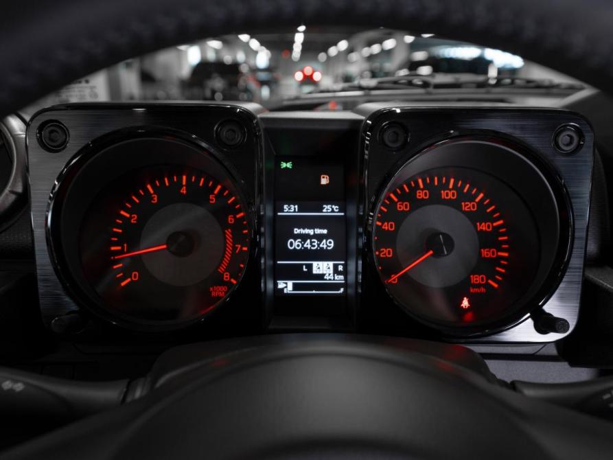 Suzuki Jimny IV Москва  - изображение 11