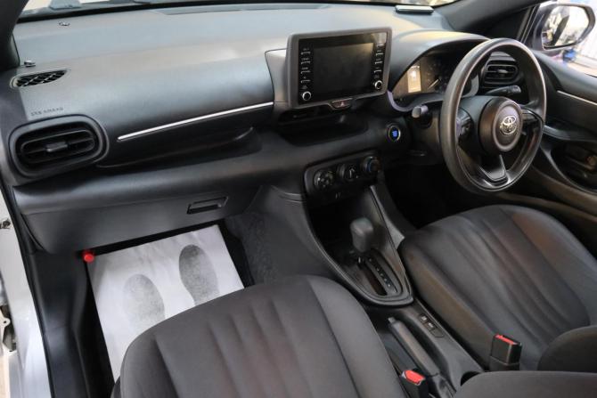 Toyota Yaris IV с пробегом 2021 года, цена 1 349 000 рублей, 82000 км, хэтчбек, Автокод Объявления