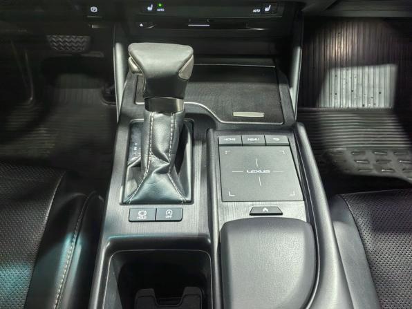 Lexus ES VII с пробегом 2019 года, цена 3 150 000 рублей, 156497 км, седан, Автокод Объявления