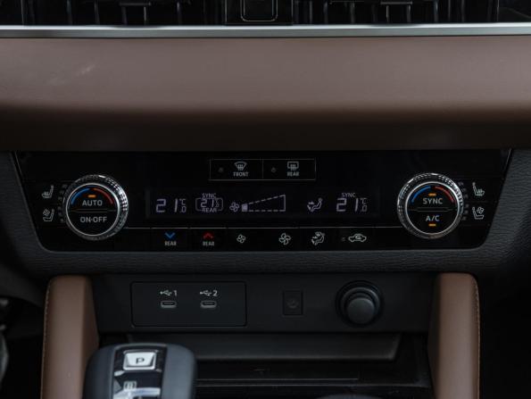 Mitsubishi Outlander IV Рестайлинг с пробегом 2025 года, цена 6 810 000 рублей, 15 км, внедорожник, Автокод Объявления