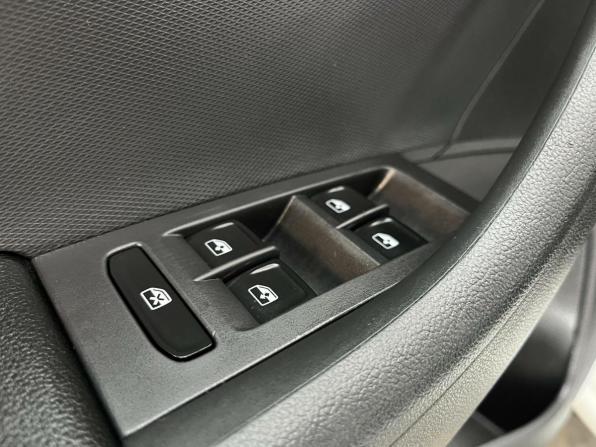 Volkswagen Polo VI с пробегом 2022 года, цена 1 722 160 рублей, 73339 км, лифтбек, Автокод Объявления