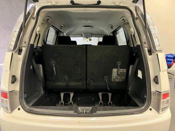Toyota ISis I Рестайлинг с пробегом 2011 года, цена 879 000 рублей, 317914 км, компактвэн, Автокод Объявления