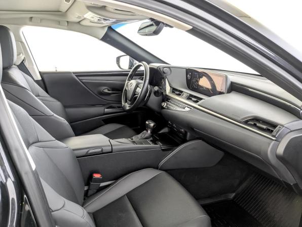 Lexus ES VII с пробегом 2021 года, цена 4 400 000 рублей, 61510 км, седан, Автокод Объявления
