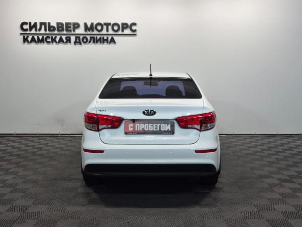 Kia Rio III Рестайлинг с пробегом 2015 года, цена 1 030 000 рублей, 111850 км, седан, Автокод Объявления