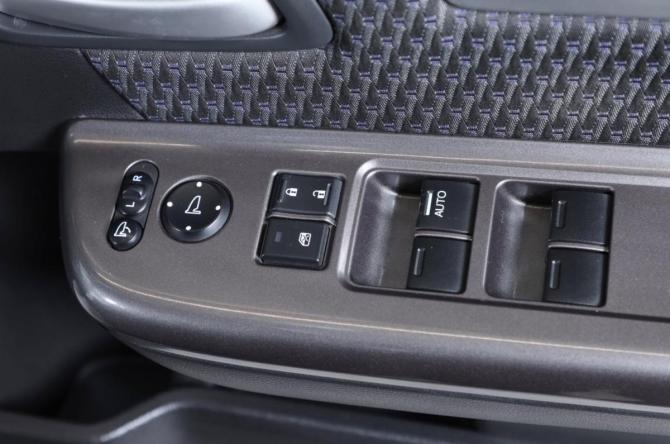 Honda Stepwgn V с пробегом 2015 года, цена 1 699 000 рублей, 130000 км, минивэн, Автокод Объявления