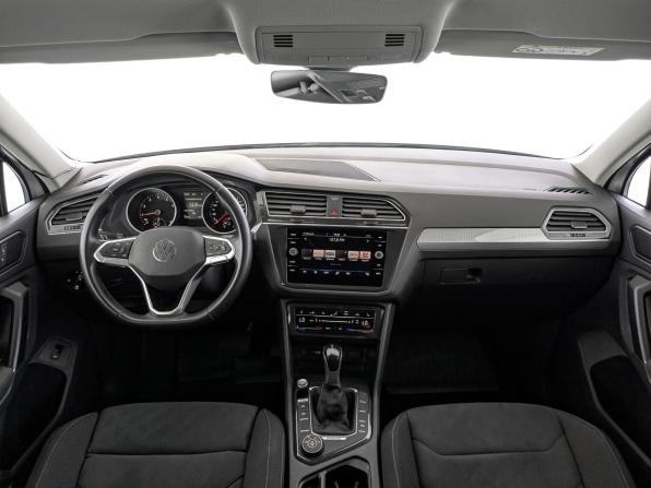 Volkswagen Tiguan II Рестайлинг с пробегом 2021 года, цена 3 630 000 рублей, 51800 км, внедорожник, Автокод Объявления