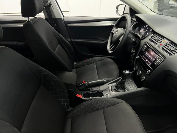 Skoda Octavia III (A7) Рестайлинг с пробегом 2019 года, цена 1 590 000 рублей, 169862 км, лифтбек, Автокод Объявления