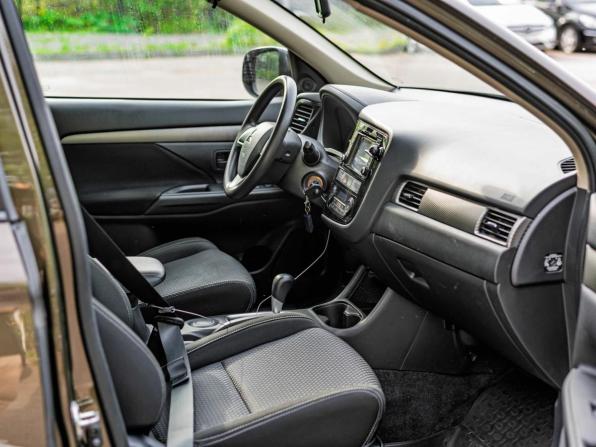 Mitsubishi Outlander III Рестайлинг 2 с пробегом 2015 года, цена 1 368 000 рублей, 175976 км, внедорожник, Автокод Объявления