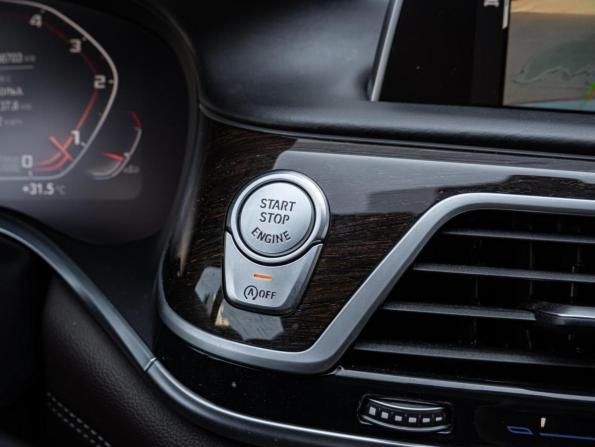 BMW 7 серии VI (G11/G12) Рестайлинг с пробегом 2020 года, цена 6 604 000 рублей, 108703 км, седан, Автокод Объявления