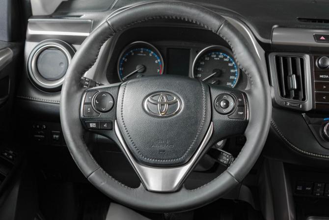 Toyota RAV4 IV (XA40) Рестайлинг с пробегом 2016 года, цена 2 299 000 рублей, 150000 км, внедорожник, Автокод Объявления
