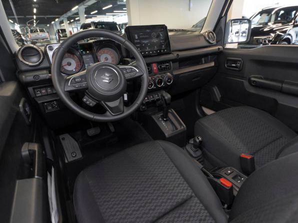Suzuki Jimny IV с пробегом 2025 года, цена 4 200 000 рублей, 31 км, внедорожник, Автокод Объявления
