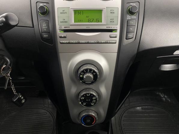 Toyota Yaris II с пробегом 2007 года, цена 640 000 рублей, 95235 км, хэтчбек, Автокод Объявления