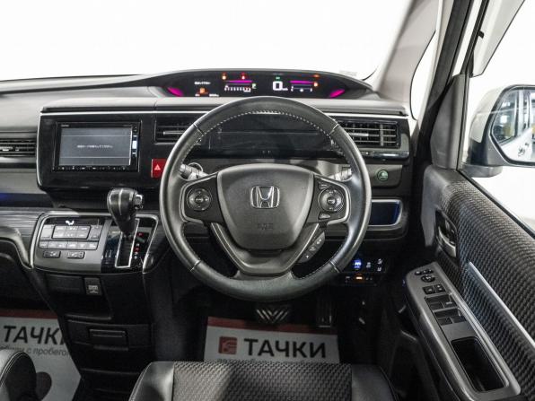 Honda Stepwgn V с пробегом 2017 года, цена 2 100 000 рублей, 59348 км, минивэн, Автокод Объявления