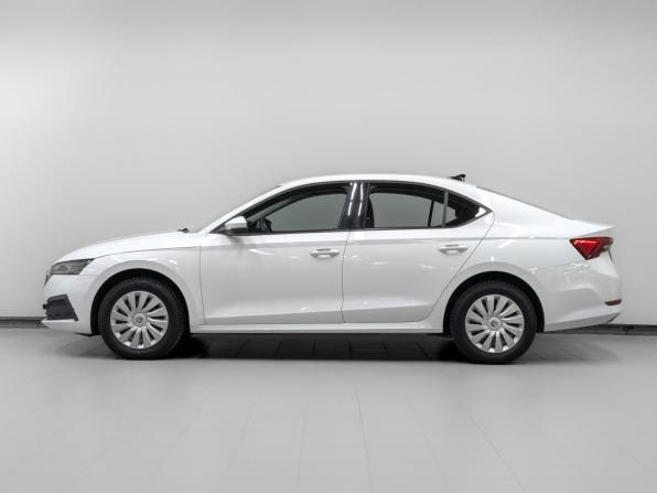 Skoda Octavia IV (A8) с пробегом 2021 года, цена 2 440 000 рублей, 52826 км, лифтбек, Автокод Объявления