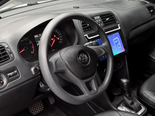 Volkswagen Polo V Рестайлинг с пробегом 2018 года, цена 1 300 000 рублей, 93310 км, седан, Автокод Объявления