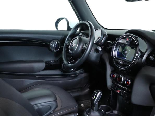 Mini Hatch III (F55/F56) Рестайлинг с пробегом 2019 года, цена 1 947 800 рублей, 50000 км, хэтчбек, Автокод Объявления