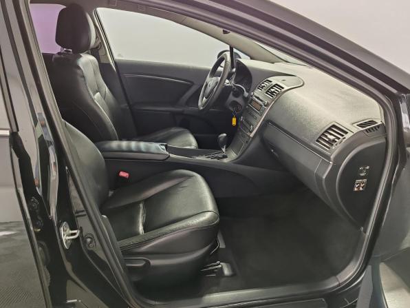 Toyota Avensis III с пробегом 2011 года, цена 1 035 000 рублей, 175542 км, седан, Автокод Объявления