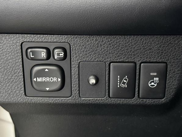 Toyota RAV4 IV (XA40) Рестайлинг с пробегом 2017 года, цена 2 330 000 рублей, 181431 км, внедорожник, Автокод Объявления