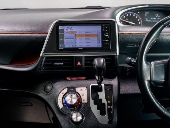Toyota Sienta II Рестайлинг с пробегом 2019 года, цена 1 415 000 рублей, 100360 км, компактвэн, Автокод Объявления