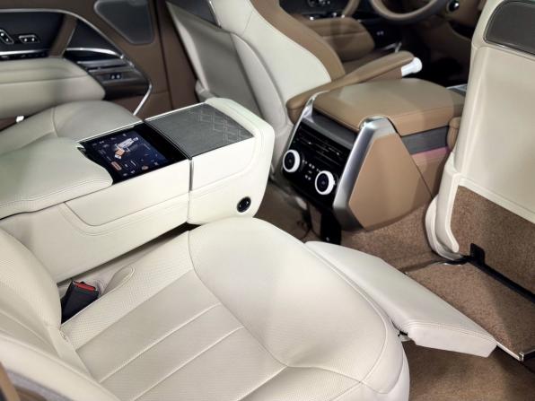 Land Rover Range Rover V с пробегом 2024 года, цена 31 800 000 рублей, 17452 км, внедорожник, Автокод Объявления