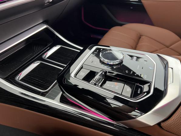 BMW 7 серии VII (G70) с пробегом 2024 года, цена 13 600 000 рублей, 13815 км, седан, Автокод Объявления