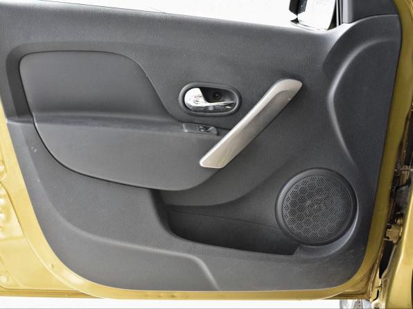Renault Sandero II с пробегом 2016 года, цена 999 000 рублей, 99669 км, хэтчбек, Автокод Объявления