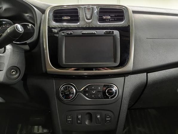 Renault Sandero II с пробегом 2015 года, цена 961 000 рублей, 136614 км, хэтчбек, Автокод Объявления