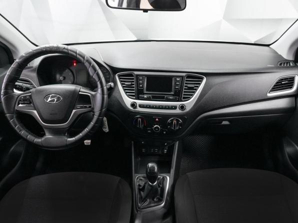 Hyundai Solaris II с пробегом 2017 года, цена 949 000 рублей, 181000 км, седан, Автокод Объявления