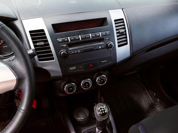 Mitsubishi Outlander II Рестайлинг с пробегом 2011 года, цена 989 000 рублей, 255825 км, внедорожник, Автокод Объявления