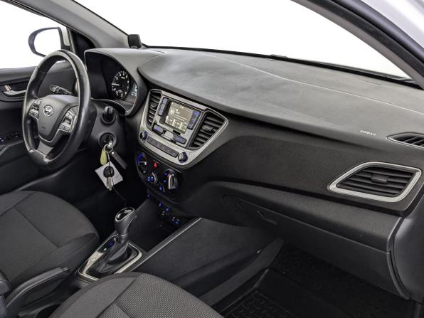 Hyundai Solaris II с пробегом 2017 года, цена 1 225 000 рублей, 123475 км, седан, Автокод Объявления