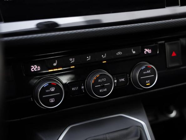 Volkswagen Multivan T6 Рестайлинг с пробегом 2020 года, цена 5 049 000 рублей, 134842 км, минивэн, Автокод Объявления