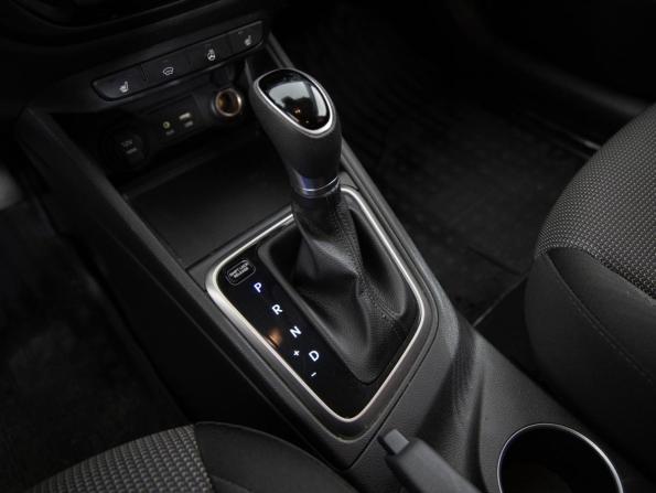 Hyundai Solaris II с пробегом 2017 года, цена 1 049 000 рублей, 190031 км, седан, Автокод Объявления